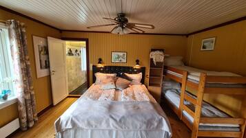 Leilighet – comfort | 1 soverom, senger med overmadrass og individuelt dekorert