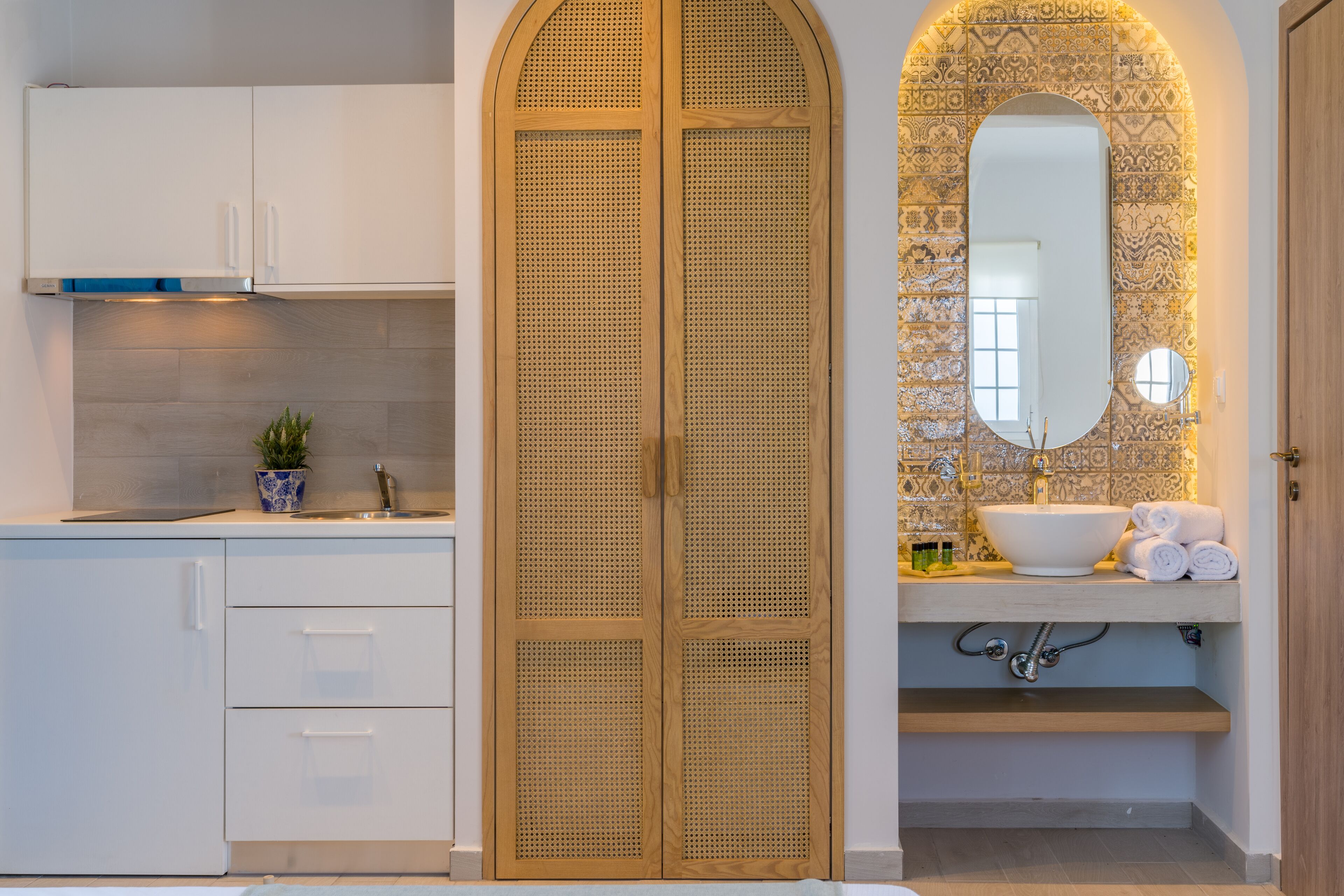 Soundproofing, free WiFi