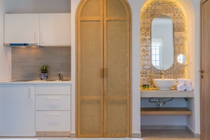 Soundproofing, free WiFi - Romantica Apartments (Kithira)