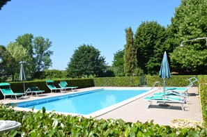 Piscine extérieure (ouverte en saison)