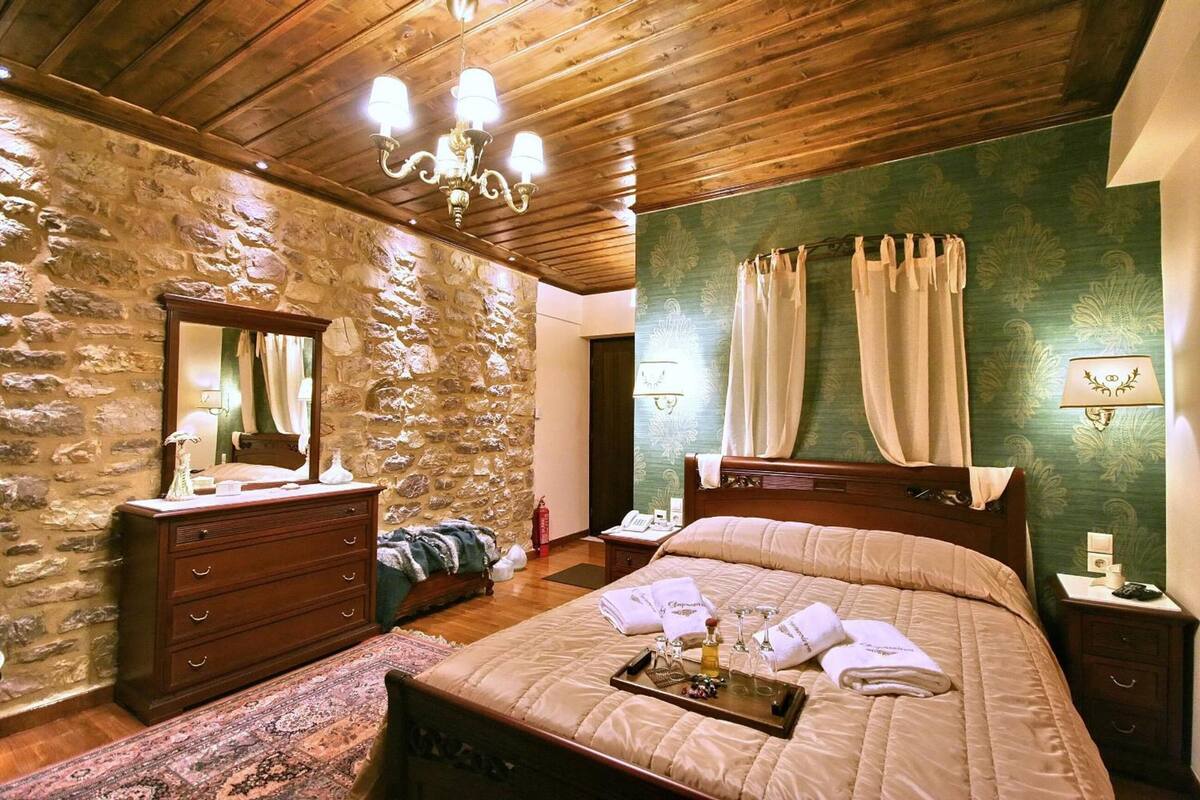Phòng Suite Junior (2 pax) | Bộ đồ giường cao cấp, chăn bông, nệm Select Comfort 