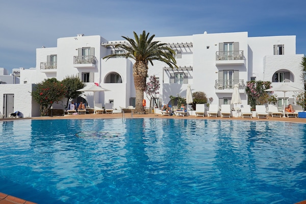 Kolam renang terbuka bermusim, payung kolam, kerusi lepak pantai