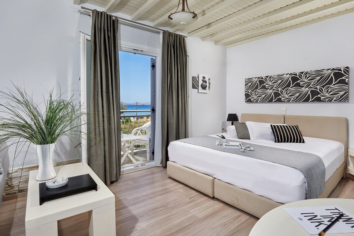 Triple Room (Sea or Pool View) | In-room safe, blackout curtains, soundproofing, free cots/infant beds
