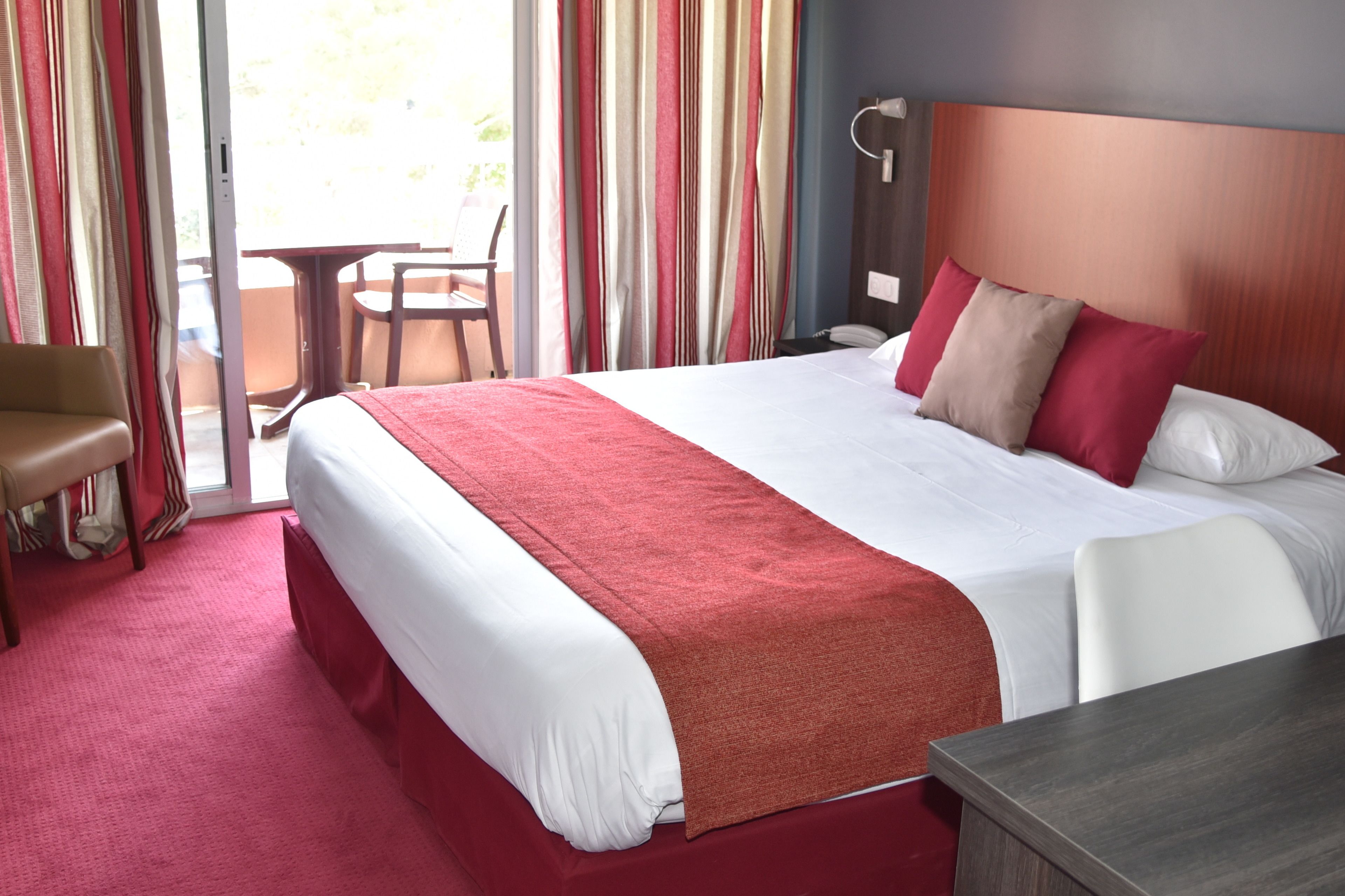 deluxe double room | premium bedding, in-room safe, desk, laptop workspace