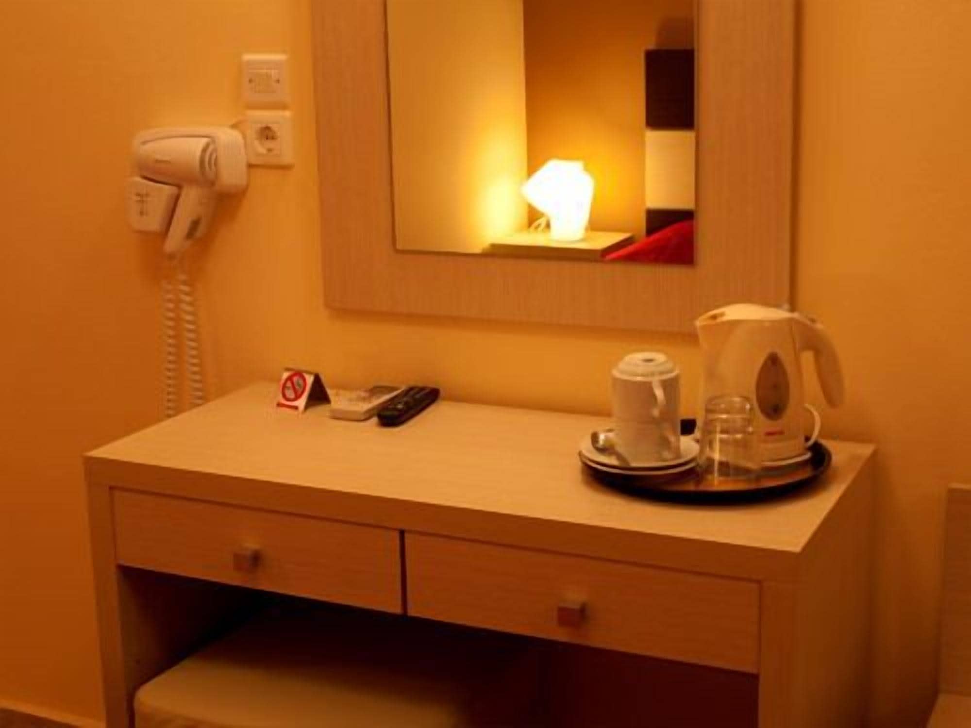 basic double or twin room, 1 bedroom | living area | plasma tv