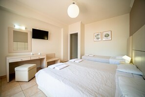 Apartment for 3 people | In-room safe, desk, blackout drapes, soundproofing