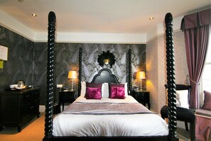 Deluxe-Doppelzimmer, 1 Queen-Bett, Hafenblick | Kostenloses WLAN, Bettwäsche
