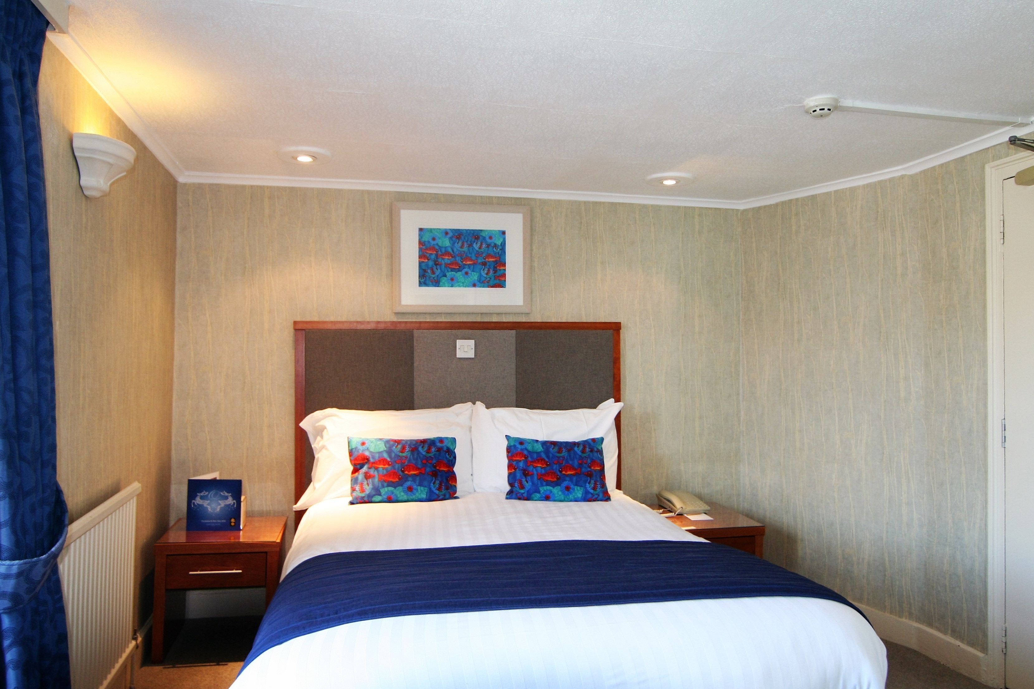 snug double room sea view, single use  | free wifi, bed sheets