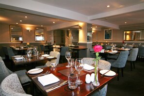 Lunch and dinner served - Quayside Hotel (Brixham)