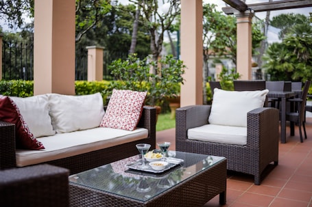 Terrace/patio. Hotel Astor Victoria