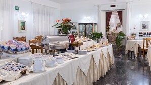 A buffet setup with various food items and a beverage station. - Hotel Astor Victoria (Forte dei Marmi)