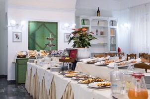 Desayuno continental gratuito y diario