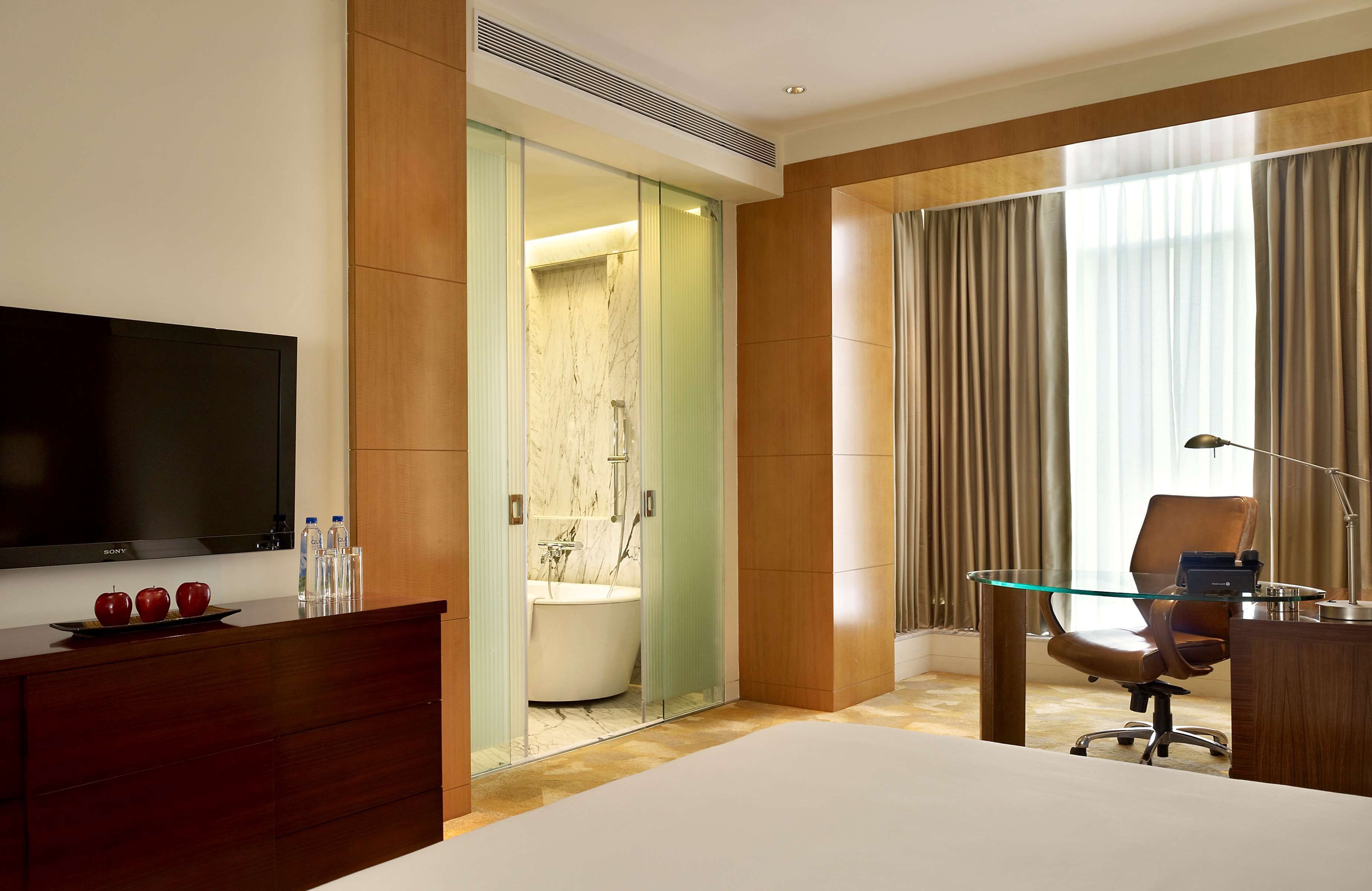 Premium bedding, in-room safe, desk, laptop workspace