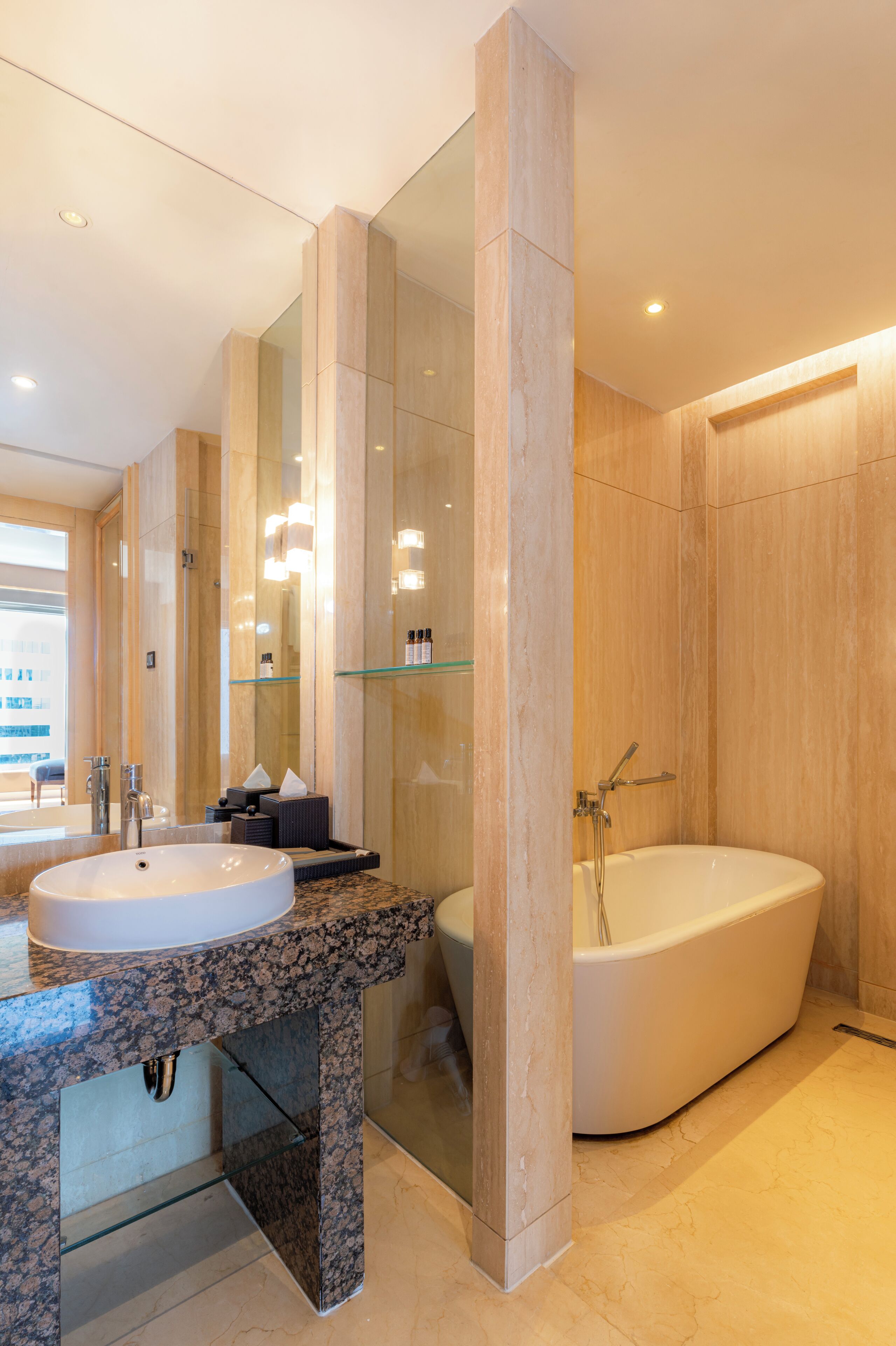 apartment, 2 bedrooms | bathroom | combined shower/bathtub, rainfall showerhead, free toiletries