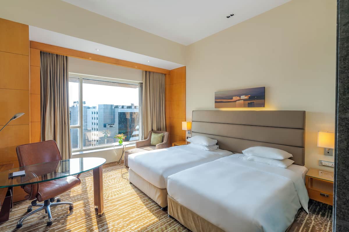 Club Room, 2 Twin Beds | City view