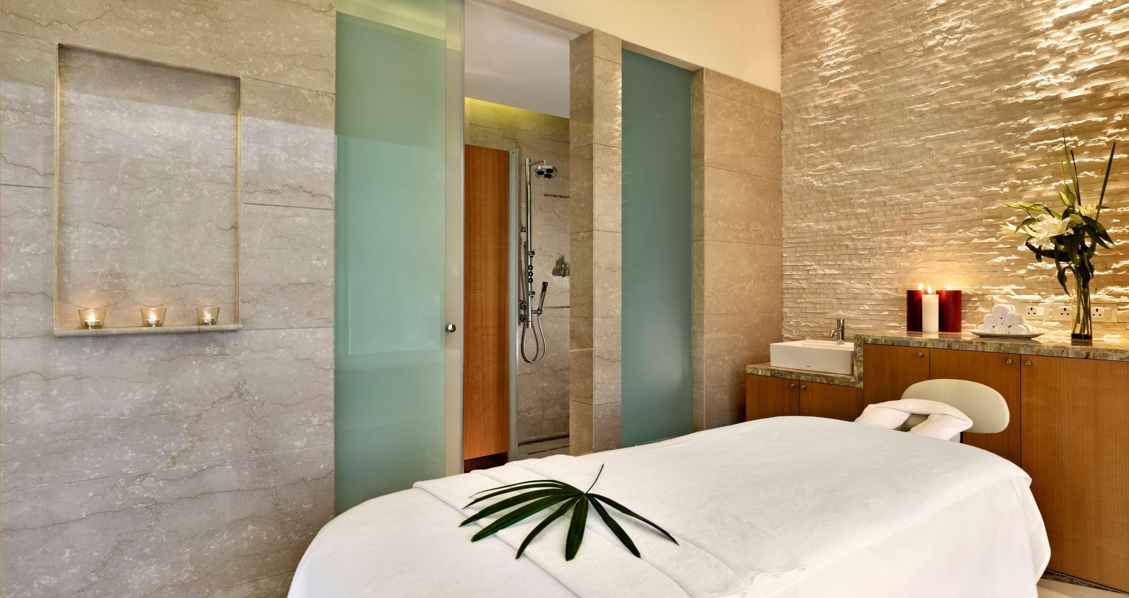 Couples treatment rooms, sauna, steam room, body treatments