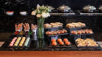 TĂ€gliches FrĂŒhstĂŒcksbuffet gegen GebĂŒhr