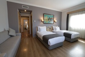 Connected Room | 고급 침구, 미니바, 객실 내 금고, 책상