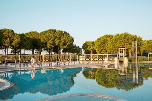 Indoor pool, 5 outdoor pools, open 9:00 AM to 7:00 PM, pool loungers - ROBINSON NOBILIS - All Inclusive (Serik)