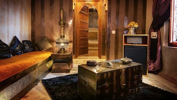 Junior Suite | Living area | 32-inch TV with satellite channels, tablet