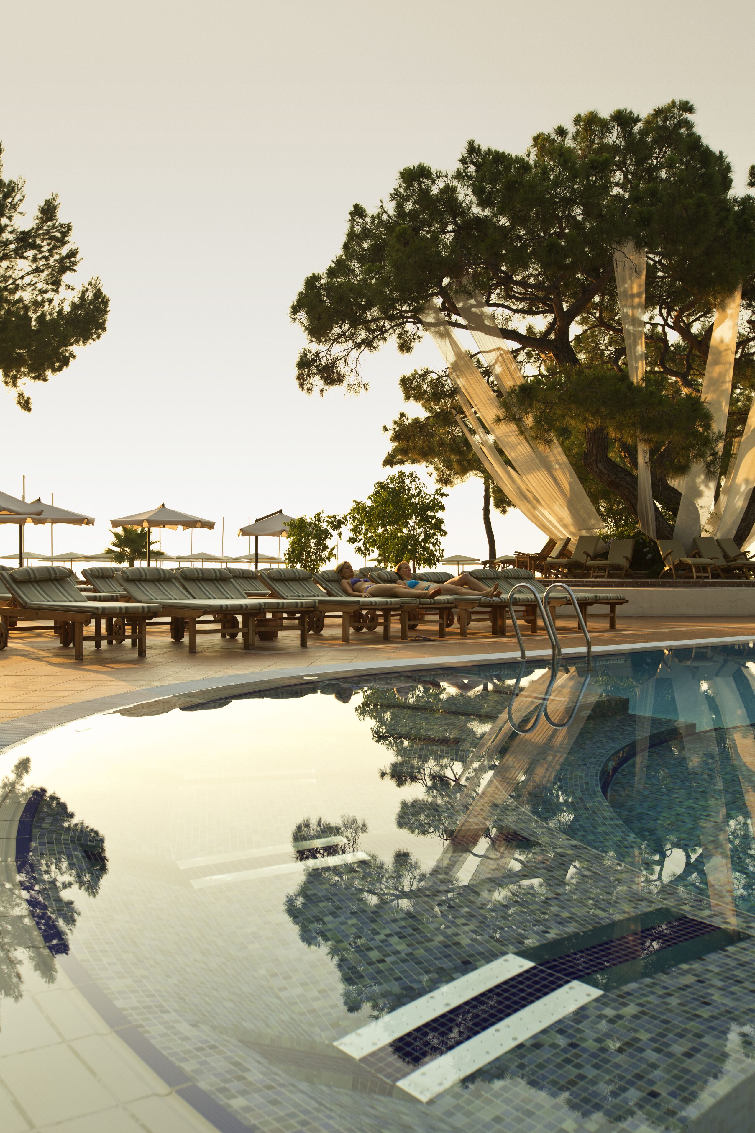 Photo - ROBINSON CAMYUVA - Adults only