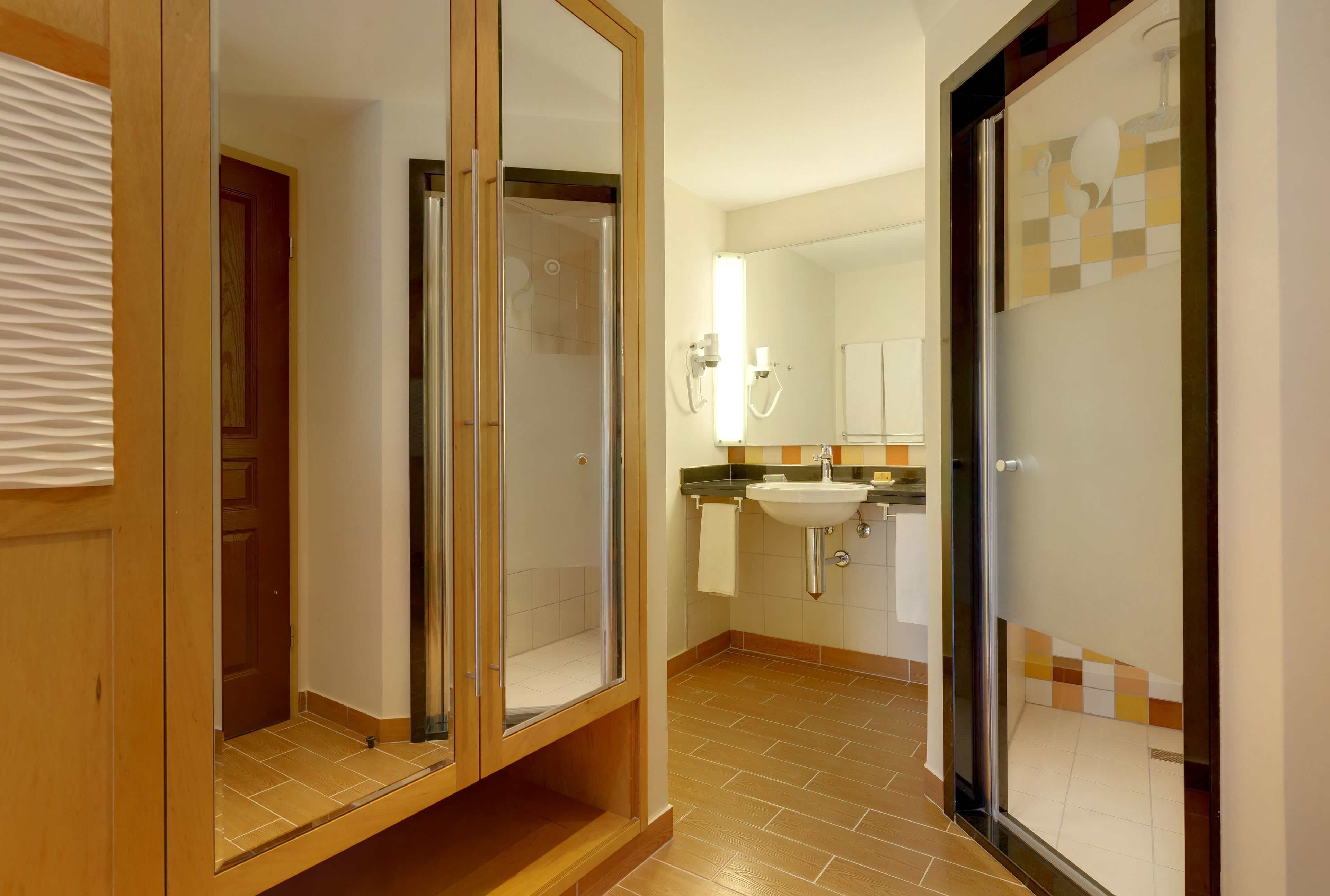 Photo - ROBINSON CAMYUVA - Adults only