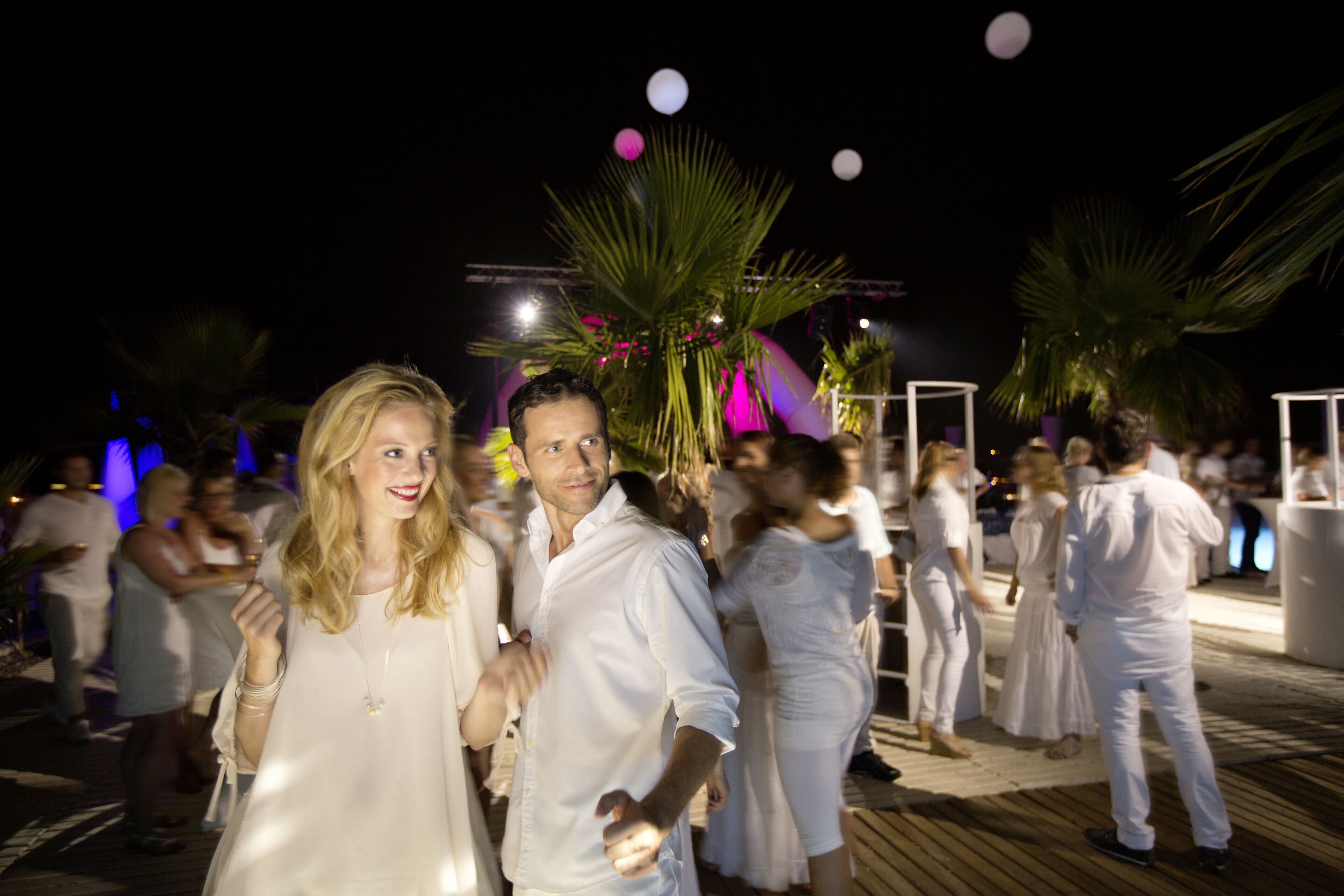 Photo - ROBINSON CAMYUVA - Adults only