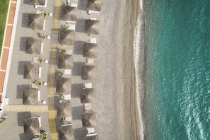 On the beach, sun-loungers, sailing - ROBINSON ÇAMYUVA Adults Only- All Inclusive (Kemer)
