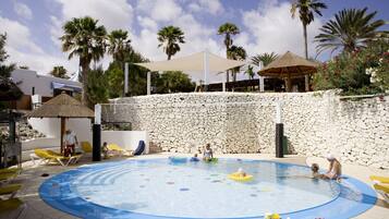 5 outdoor pools, pool umbrellas, pool loungers
