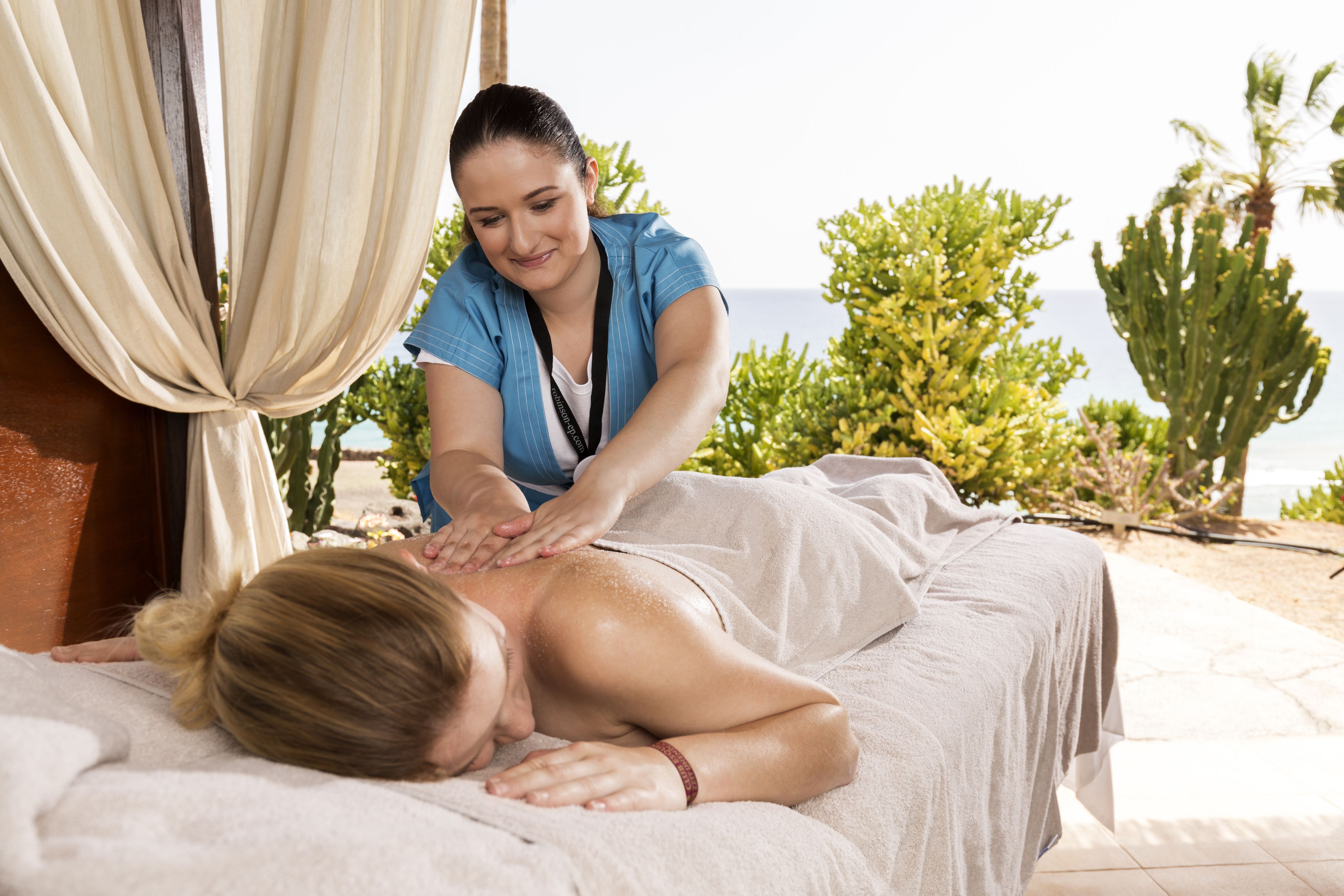 Behandelingskamers voor koppels, een sauna, lichaamsbehandelingen