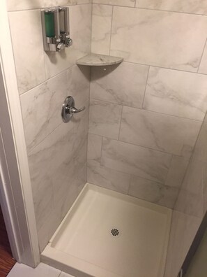 Free toiletries, towels - Post Hotel (San Francisco)
