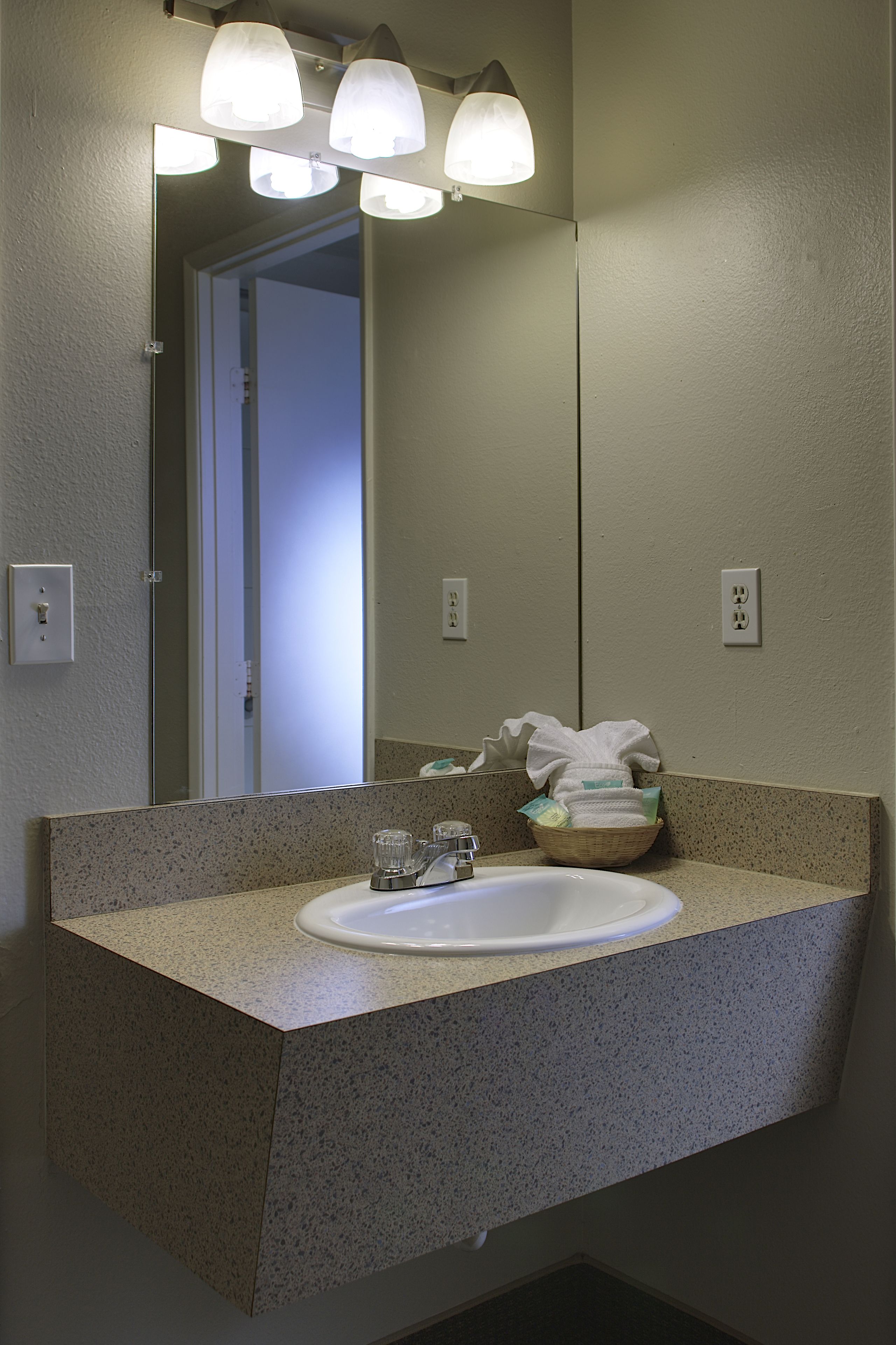 Photo - Aladdin Inn and Suites