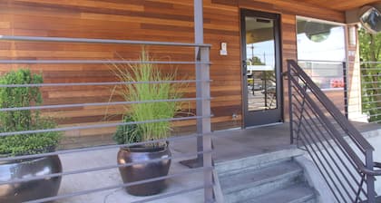 Aladdin Inn & Suites