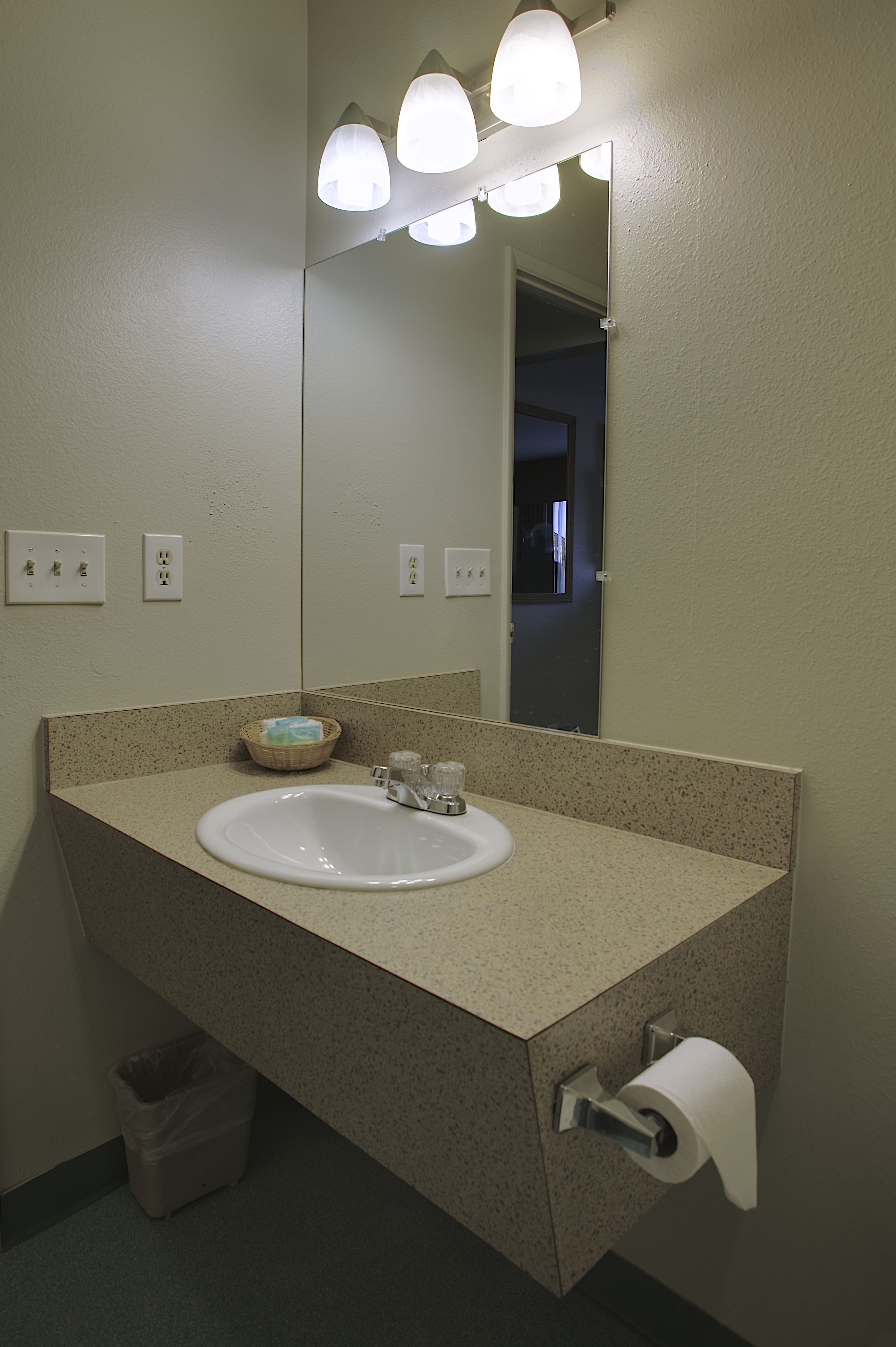 Photo - Aladdin Inn and Suites