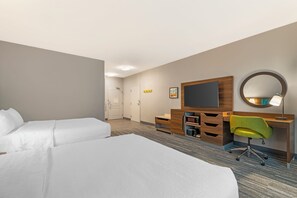 Two QN Mob Hearing ACC Tub Non smoking | Desk, iron/ironing board, free cribs/infant beds, free WiFi - Hampton Inn Junction City (Junction City)