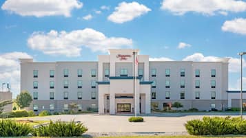 Vista frontal de la propiedad