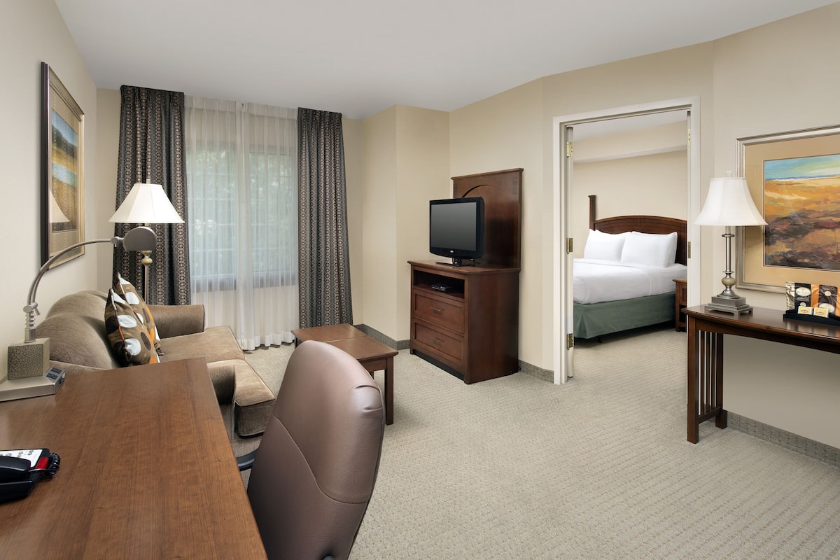 1 bedroom, in-room safe, desk, blackout drapes