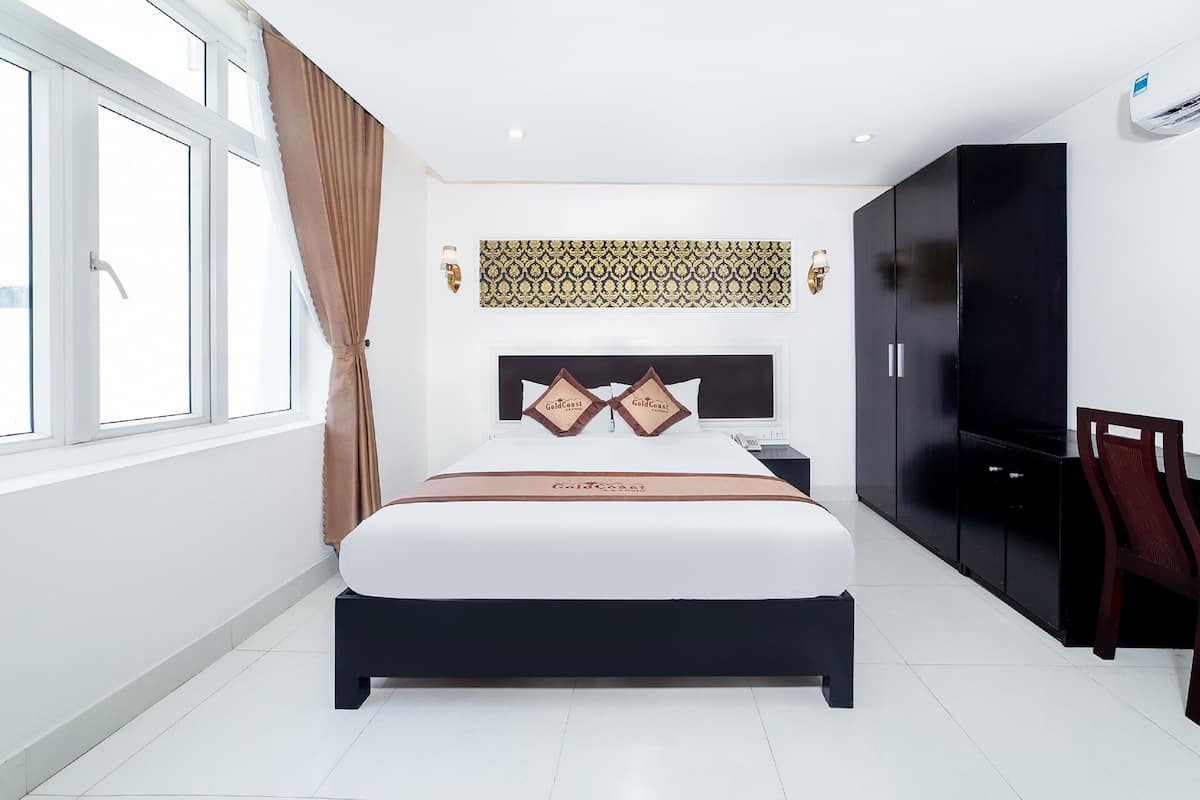Superior Double Room, 1 Queen Bed | 1 bedroom, memory foam beds, minibar, in-room safe