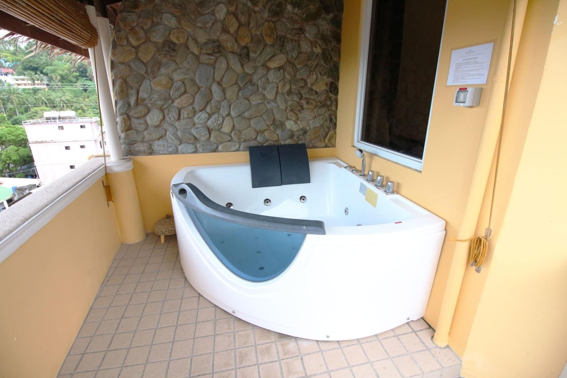 Penthouse | Private spa tub