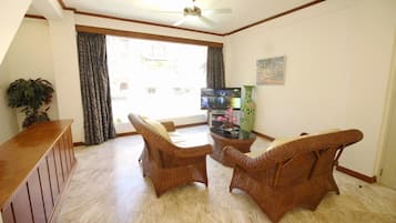 Suíte real | Sala de estar | Smart TV 42 polegadas com canais a cabo, TV