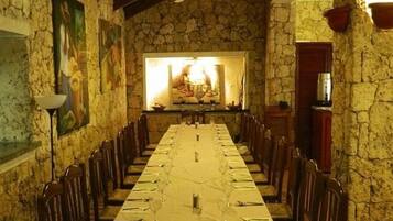 2 Restaurants; Mittagessen und Abendessen werden serviert