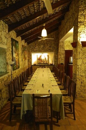 2 restaurants, lunch, dinner served; international cuisine - Playa Esmeralda Resort (Guayacanes)