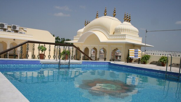 Kolam renang outdoor