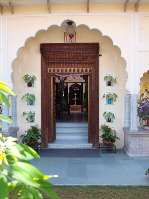 Property entrance - Khandela Haveli A Heritage Boutique Hotel (Jaipur)