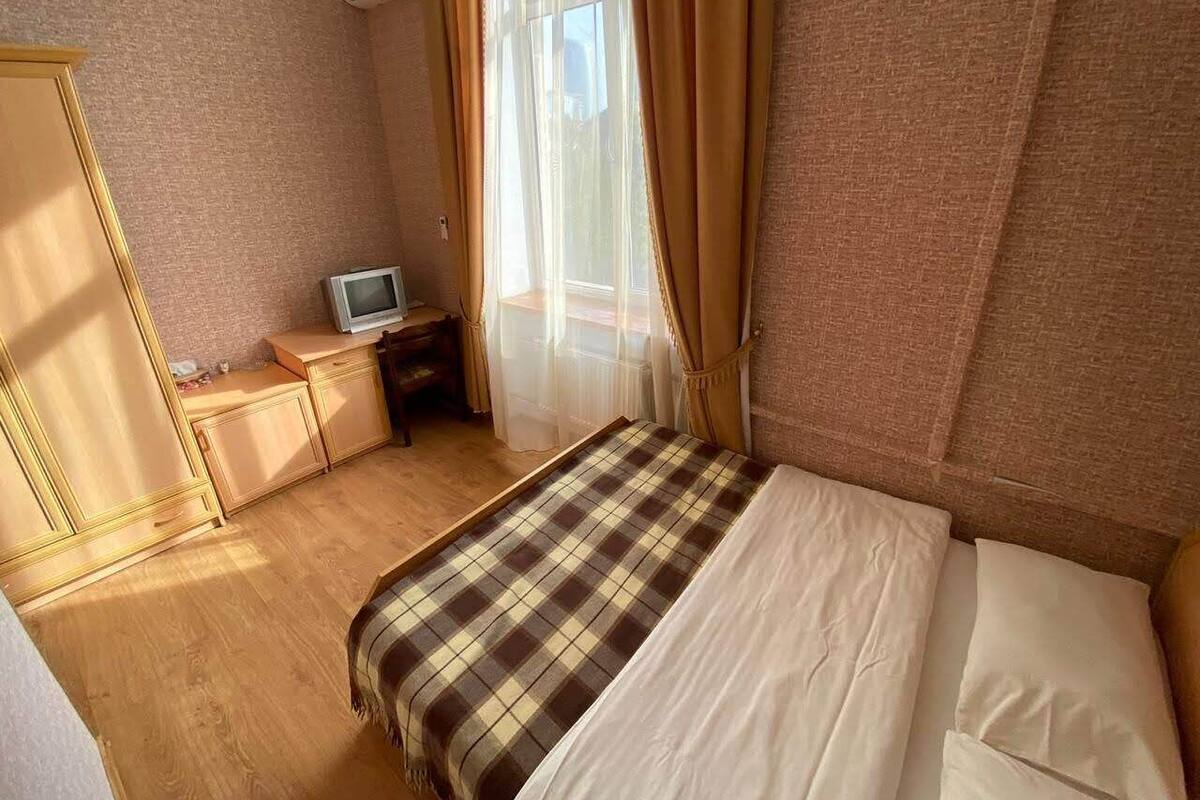 Habitación individual estándar | Ropa de cama de alta calidad y minibar
