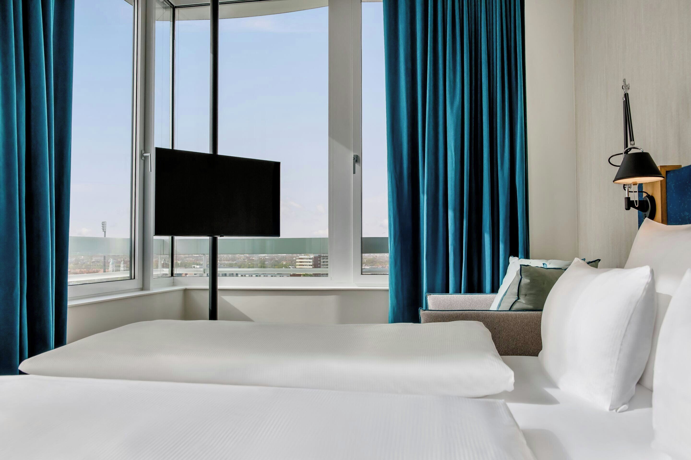 Hochwertige Bettwaren, Schreibtisch, schallisolierte Zimmer