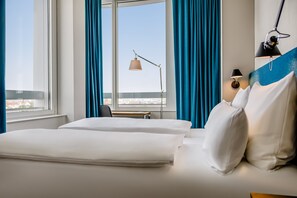 Standaard kamer, 1 kingsize bed, in toren | Luxe beddengoed, een bureau, geluiddichte muren, gratis wifi