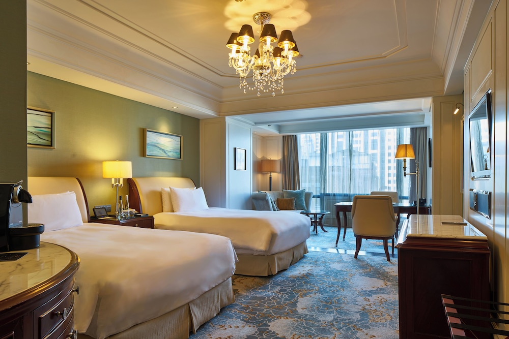 Waldorf Astoria Shanghai on the Bund by null