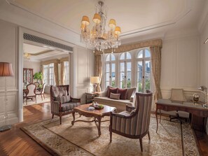 Heritage Luxury River View Suite | Living area - Waldorf Astoria Shanghai on the Bund (Shanghai)