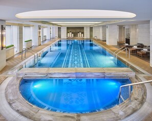 Indoor pool - Waldorf Astoria Shanghai on the Bund (Shanghai)